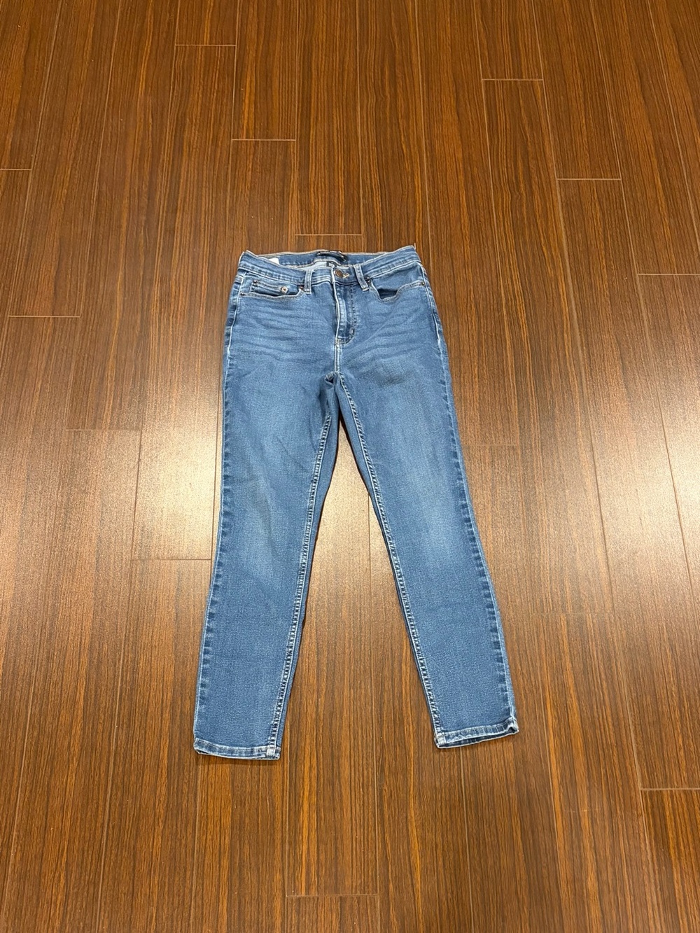 Calvin Klein Women’s Skinny Jeans in Medium Blue Denim Size 6